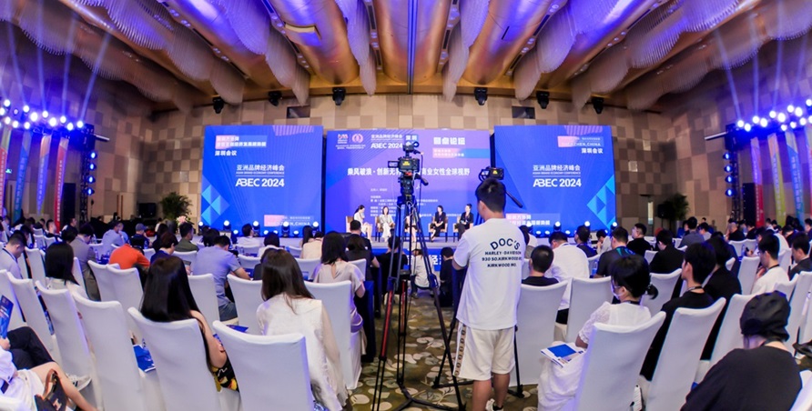 田径冠军王鑫平视频寄语亚洲品牌经济峰会2025杭州会议